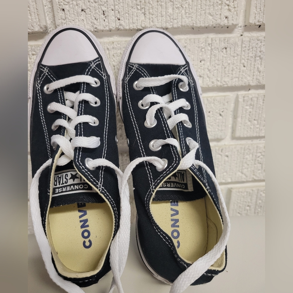 Black Low-Top Canvas Sneakers with White Rubber Sole Sz 6